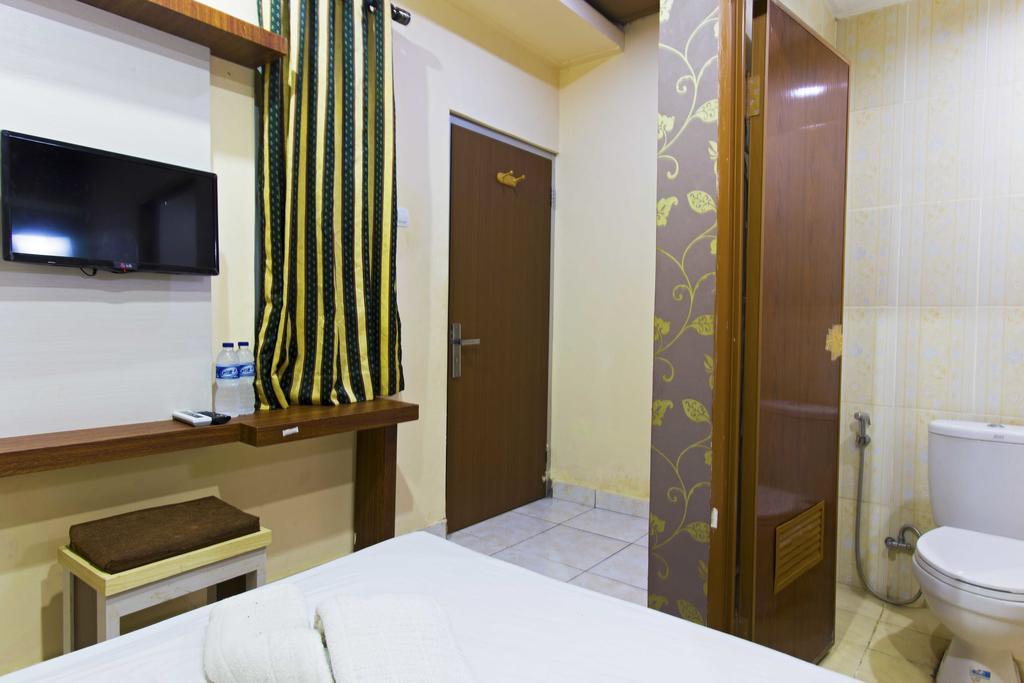 Reddoorz @ Tebet Asem Baris Hotel Jakarta Exterior foto