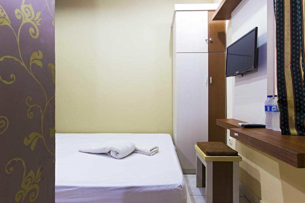 Reddoorz @ Tebet Asem Baris Hotel Jakarta Exterior foto